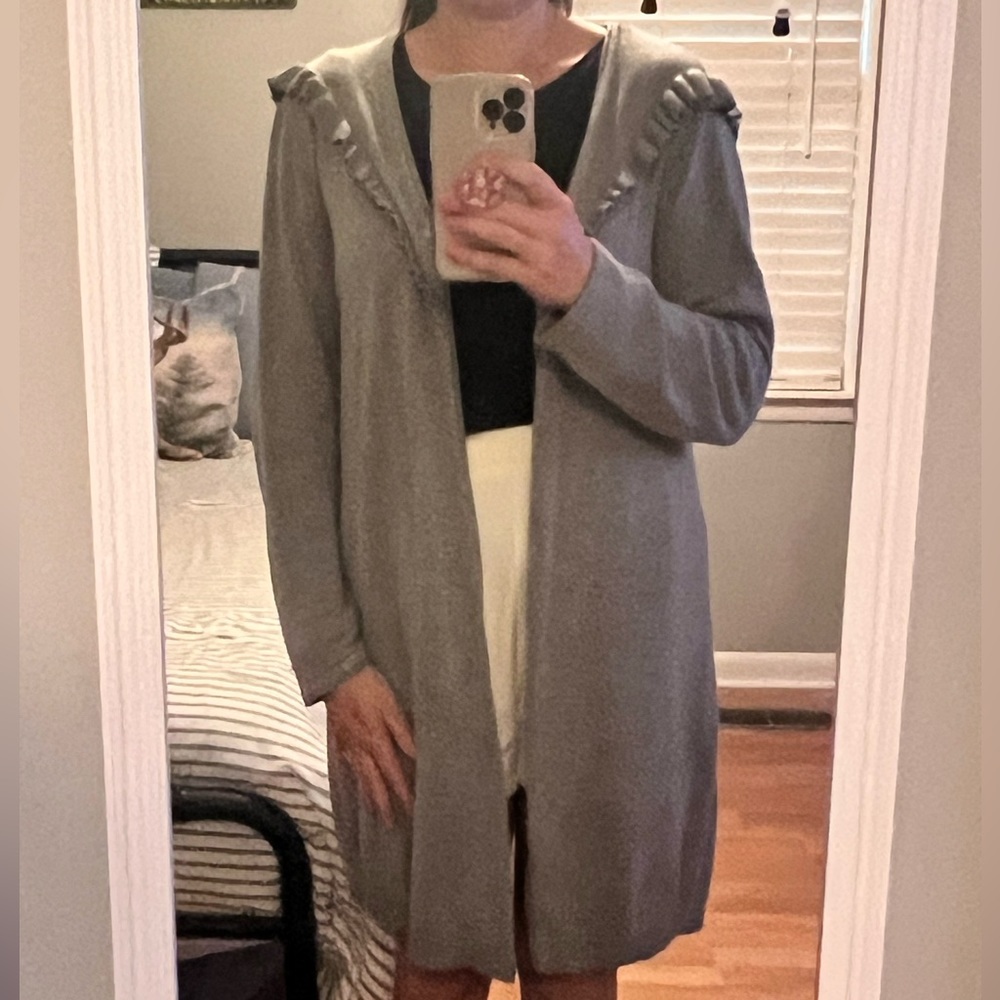 Long grey cardigan with ruffles. Size XL